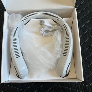 📦 NIB White Wearable Neck Fan